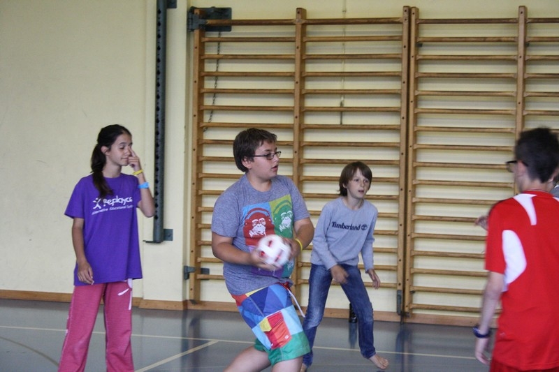 Village Camps International Summer Camp Leysin, Switzerland 2026-08-15 https://www.villagecamps.com/journals_admin/images/683-23-handball (5).jpg
